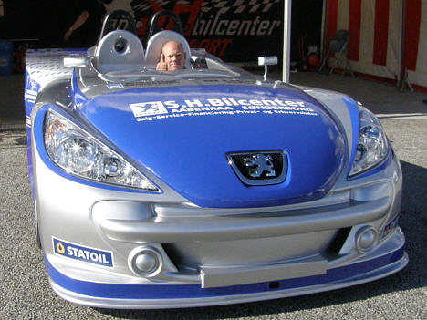 Kent Iversen's nydekorerede Peugeot 207 Spider Cup racer.
(Foto: Motorsporten.dk)